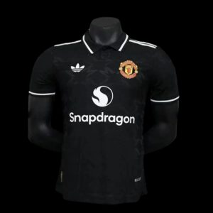 24 25 manchester united player version black polo shirt 640 640.jpg